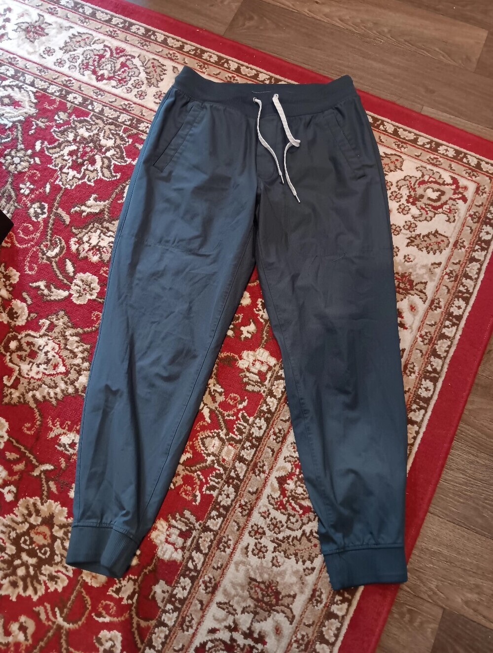 Vuori Men's Charcoal Drawstring Joggers